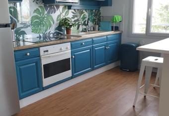 Appartement 3 chambres Talence allows 18 year olds to book a room