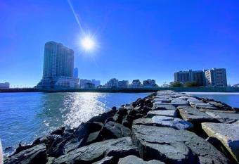 3 bedroom Atlantic City House Steps from Boardwalk, beach, shopping , nightlife. has Balcony rooms