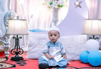 PENGINAPAN H-KHAN allows 18 year olds to book a room