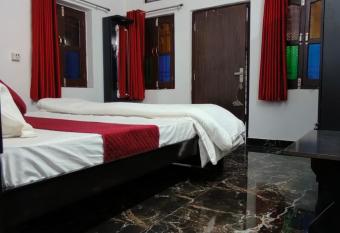 Shri Daulat Villas has Balcony rooms