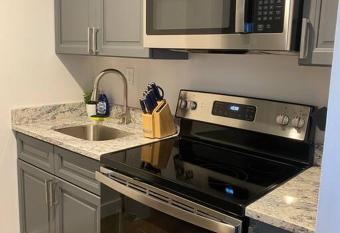 Stylish 1 Bedroom Apartment in Gadsden, AL allows 18 year olds to book a room