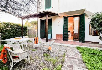Casa Isabella with privat garden has Balcony rooms