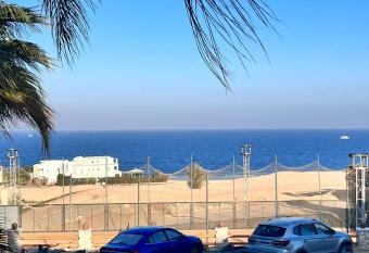 3 bed room Apartment in Hurghada Sahl Hashish AZZURRA has rooms with a private hot tub