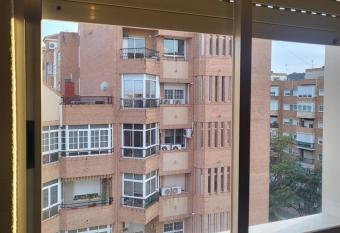 Habitaci  n allows 18 year olds to book a room