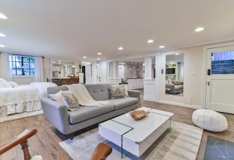 Parkside Seattle - Spacious, welcoming studio apt. allows 18 year olds to book a room