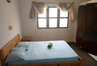 1 chambre salon avec cuisine   quip  e has Balcony rooms