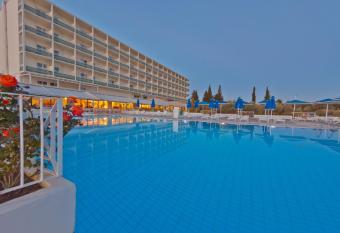 Palmariva Beach Hotel allows 18 year olds to book a room