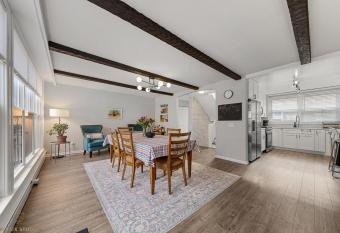 Cozy Family Gem - newly remodeled townhouse allows 18 year olds to book a room