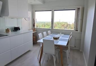 Huippusijainti Matinkyl  ss   liki metroa, palveuita has Balcony rooms