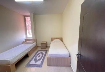 Diva for rent rooms allows 18 year olds to book a room