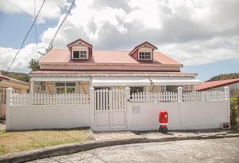 Habitation TITINE has Smoking rooms
