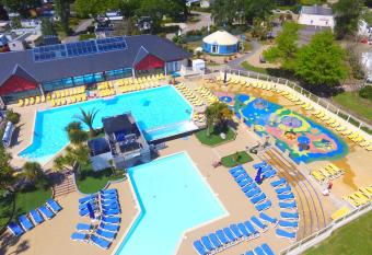 domaine de Kerlann allows 18 year olds to book a room