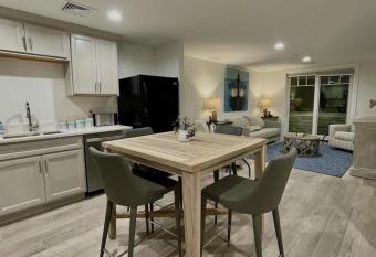 Harbourtown Suite Water View has Balcony rooms