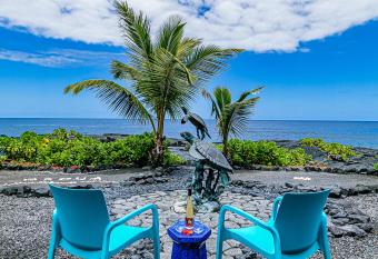 Paradise Breeze Retreat- Absolute Oceanfront with Hot Tub! allows 18 year olds to book a room