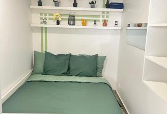 Magnifique T1 bis    30 min de La D  fense. has Balcony rooms