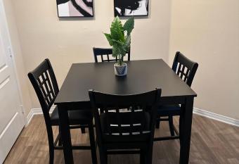 Luxury 2 bedrooms apt in Noho has rooms with a private hot tub