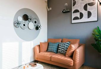 LIA Hotel - Shangmeilin Subway Station has Balcony rooms