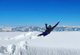 Cedar Hill Lodge allows 18 year olds to book a room