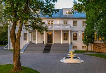 The MANOR Sports & Spa has Balcony rooms