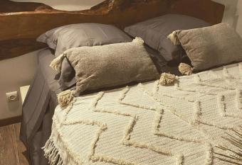 Le Loys has Balcony rooms