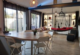 G  te de charme, coquin, avec SPA - 62m  , 2chambres, allows 18 year olds to book a room