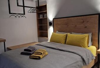 Vv Cosy Host has Balcony rooms