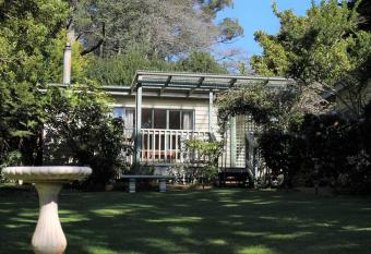 Fleurbaix B&B Garden Cottage - Sassafras allows 18 year olds to book a room