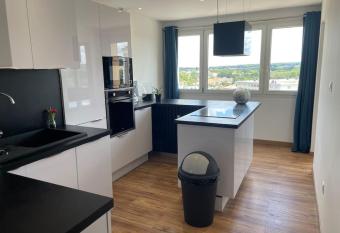 Appartement EPINAL calme allows 18 year olds to book a room