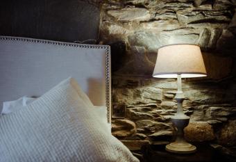 The George Hotel has rooms with a private hot tub