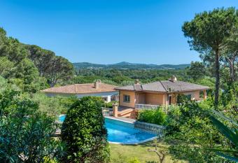 Hauzify I Casa Godoy has Balcony rooms