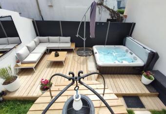    date g  te &spa has Balcony rooms