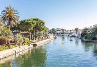 Jouvacations villa Pani con amarre a canal has Balcony rooms