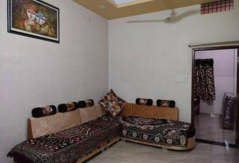 Madan Niwas Home Stay has Balcony rooms