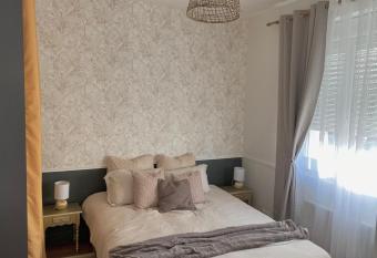 Le quai des marins allows 18 year olds to book a room