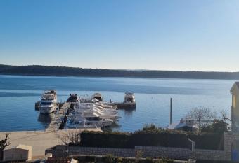 Leut has Balcony rooms