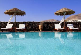 Anna Traditional Apartments has Balcony rooms