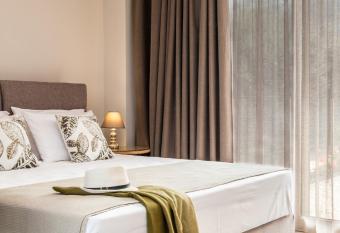 Sans Souci Home allows 18 year olds to book a room