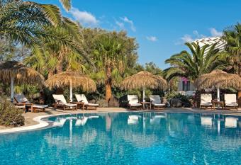 Atlantis Beach Villa has Balcony rooms