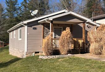 20 min Summit Boy Scout /20 min winter place has rooms with a private hot tub