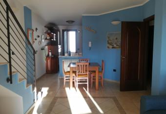 A casa di Rita has Balcony rooms