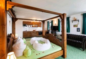 Ferienhaus Vitush  hle allows 18 year olds to book a room