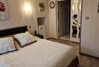 Chez Marie et Daniel allows 18 year olds to book a room