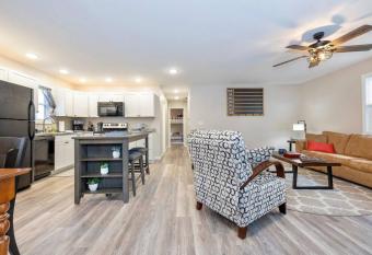 The Peak of Indian Lake has Balcony rooms