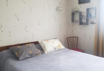 Chambre chaleureuse    la campagne allows 18 year olds to book a room