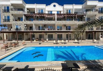 Smart Home Sea View Montazah sharm, Airport & Soho allows 18 year olds to book a room