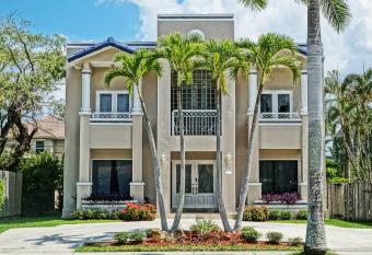 Beachwalk Villa with POOL 5 bed/3 bath has Balcony rooms