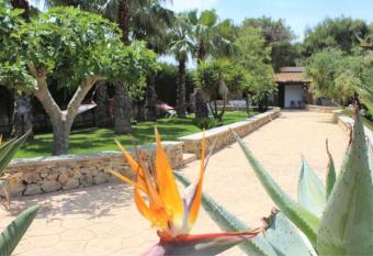 Villa Maia allows 18 year olds to book a room