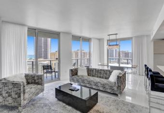 New stylish condo 1 min beach has Balcony rooms