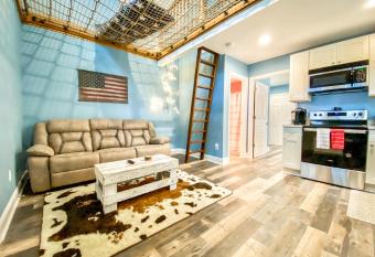 Treesort has Balcony rooms