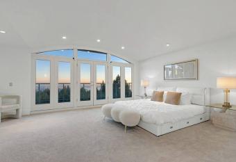 Hidden Gem in West Vancouver - Mountainside Home has Balcony rooms